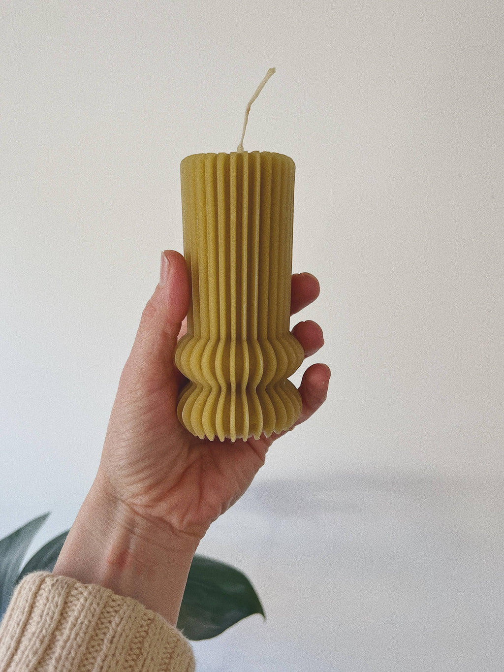 Fluted pillar candle no.3: Ivory